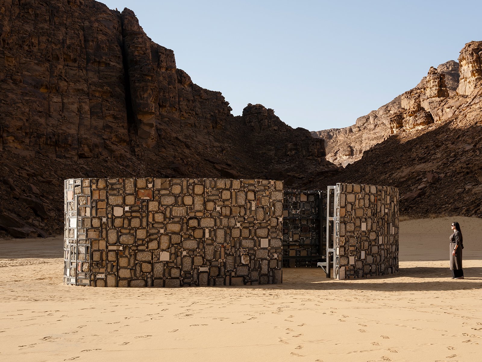 dx26-vibha-galhotra-18-lance-gerber-3000px.jpg_0004_DX26 Vibha Galhotra 12 Lance Gerber